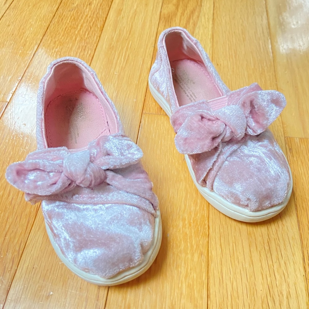 Toms pink velvet bow slip on (toddler)